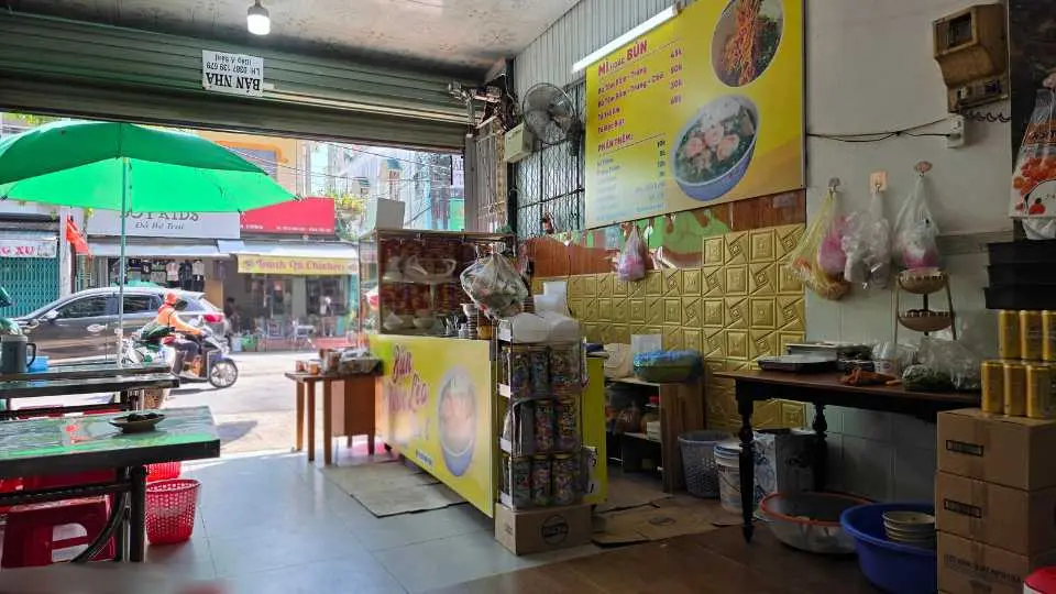 Không gian quán: giản dị, đúng chất quán ăn quen