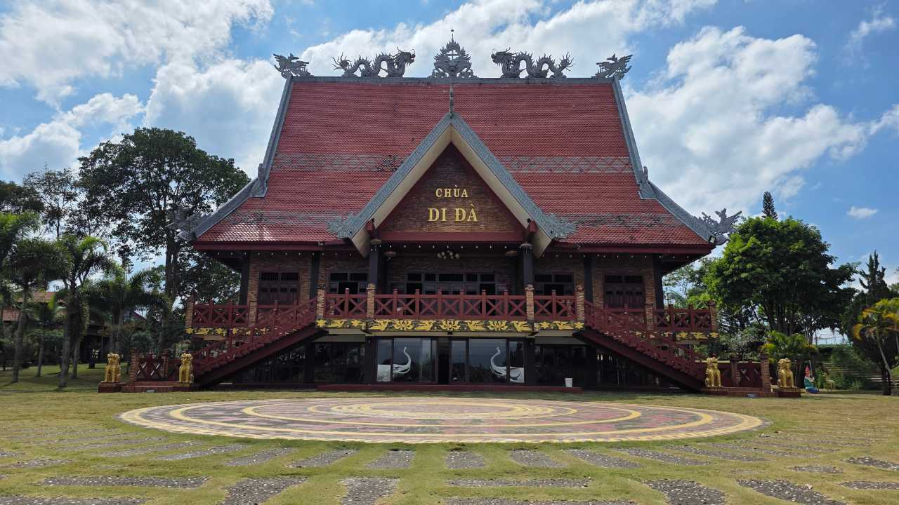 Chùa Di Đà và Thác Quan Âm